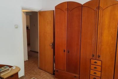 Apartament cu 4 camere decomandat, 90 mp, zona Titulescu - 8