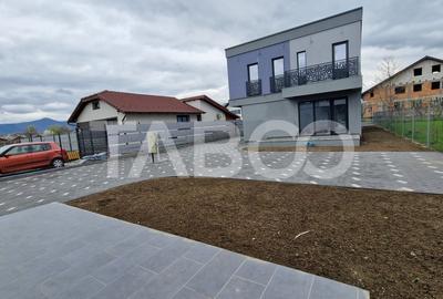 Casa moderna de inchiriat cu 4 camere si curte in Cristian - 10