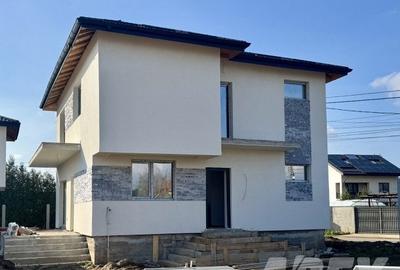 Casa 4 camere | COMISION 0% | Panouri fotovoltaice | Teren 400mp | Domnesti
