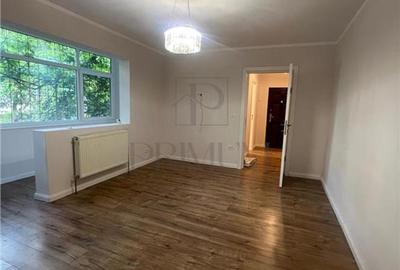Apartament cu 3 camere semidecomandat, mobilat în Favorit - 1