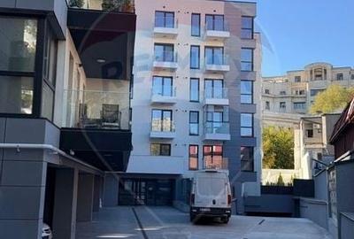 Vanzare Apartament 4 cu camere cu curte / loc parcare/ ultracentral - 9