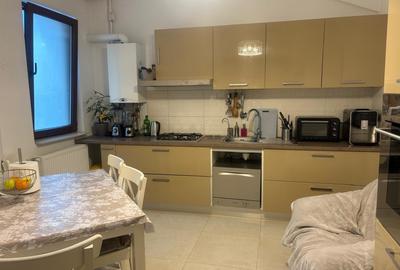 Apartament 3 camere Laminorului decomandat 85 mp, etaj 3 ,metrou 4 min - 21