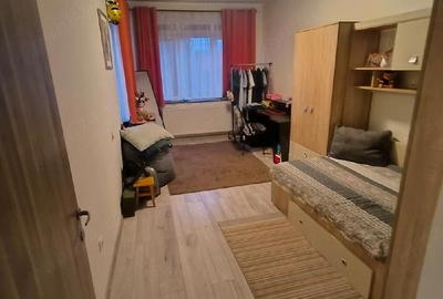 Apartament cu 4 camere decomandat în Central - 3