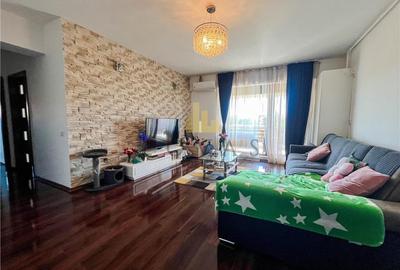 Apartament cu 3 camere semidecomandat, mobilat în Est