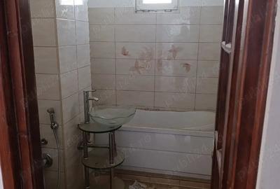 Apartament cu 3 camere decomandat în Precista