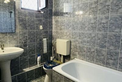 Apartament cu 3 camere decomandat în - 10