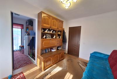 Apartament cu 3 camere semidecomandat, mobilat în Florești - 4