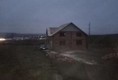 Casă cu Teren 1000 Mp în Central - 2