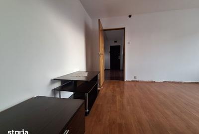 Apartament cu 2 camere semidecomandat, mobilat în Lipovei