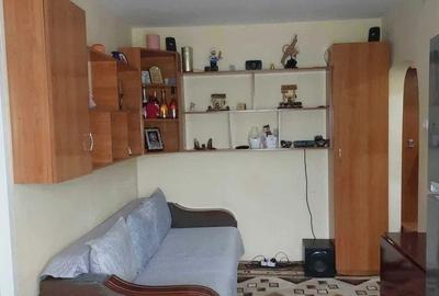 Apartament cu 3 camere, etaj 3/4, zona Tatarasi