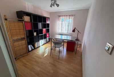 Apartament cu 3 camere semidecomandat în Girocului
