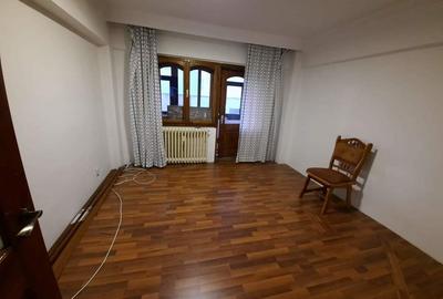 Apartament cu 5 camere semidecomandat în Central - 3