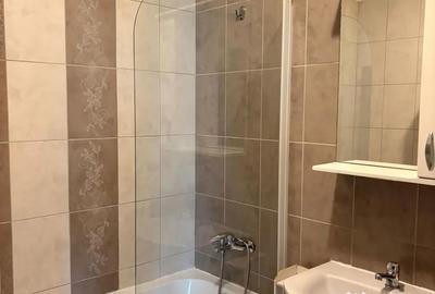 Apartament cu 3 camere decomandat în Exterior Vest