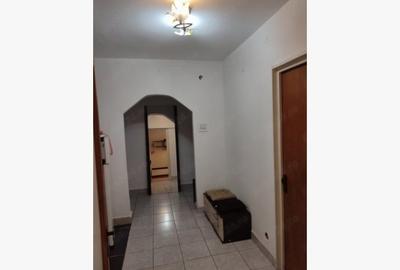 Metrou 1 Decembrie - 2 camere , decomandat - 6