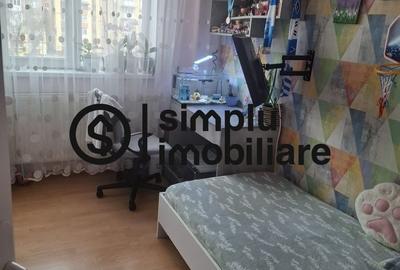 Apartament cu 3 camere în Craiovița Nouă - 1
