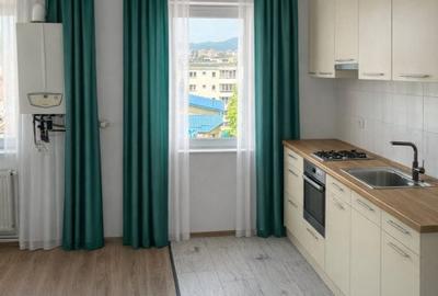 Apartament cu 2 camere decomandat în Tractorul - 1