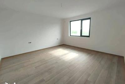 Casă cu 4 camere cu Teren 250 Mp în Odăi - 3