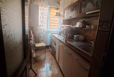 Propun spre vinzare 42 mp - 12