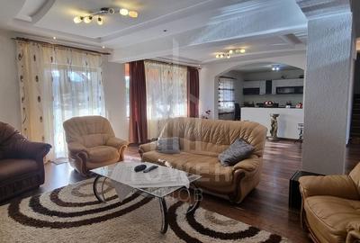 Casă individuală cu 9 camere în Central