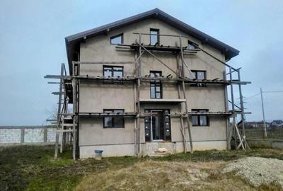 Casă cu Teren 1093 Mp în Central - 4