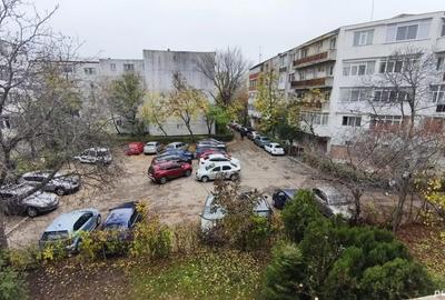 Apartament cu 3 camere semidecomandat în Micro 3 - 6