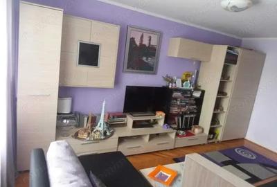 Apartament cu 3 camere decomandat în Lipovei