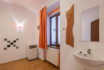 Spațiu comercial, de 195 mp, în Central - 9