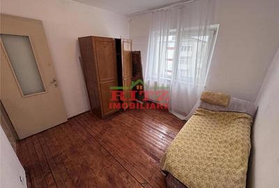 Apartament cu 3 camere semidecomandat în Central - 2