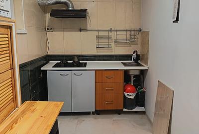 Casă cu 2 camere decomandat în Crângași