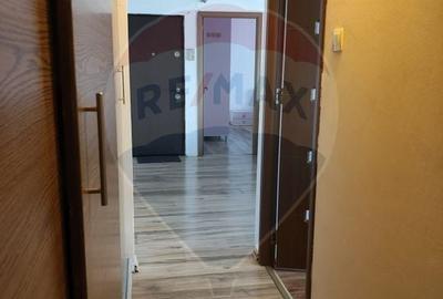 Apartament cu 3 camere decomandat în 1 Mai - 10