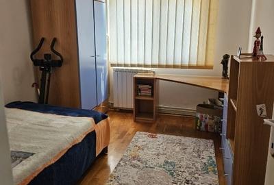 Apartament cu 3 camere decomandat, mobilat în Alfa - 9