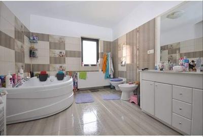 Casă cu 4 camere cu Teren 800 Mp în Sânpetru - 15