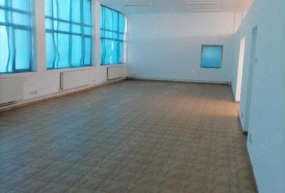 Spațiu comercial, de 465 mp, în Central - 3