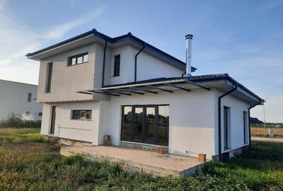 Casă individuală cu 5 camere în Gulia