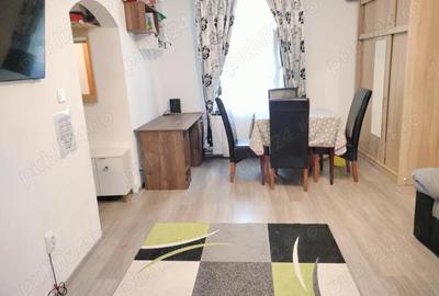 Proprietar vand casa individuala cu curte comuna, compusa din 3 camere, situata in zona Mehala - 9