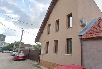 Casă cu 4 camere cu Teren 370 Mp în Central - 1