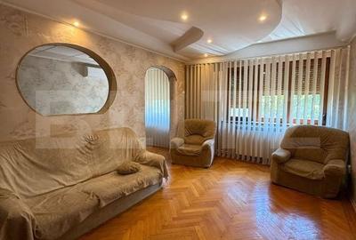 Apartament cu 4 camere semidecomandat în Central