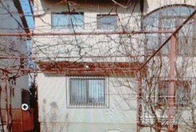 Casă cu 6 camere cu Teren 520 Mp în Lazu - 1