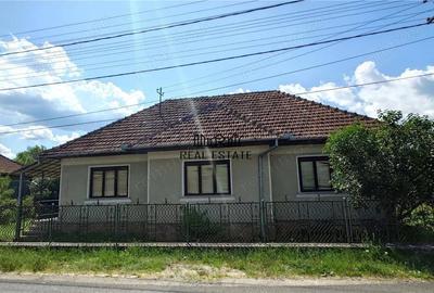 Teren generos si casa din caramida in satul istoric Tebea - 2