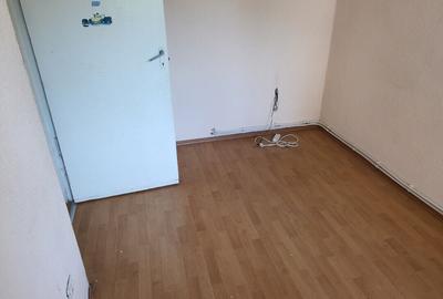Apartament cu 3 camere semidecomandat în Central - 13