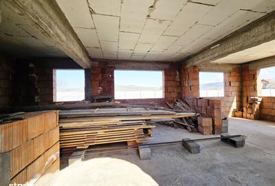 Casă cu 5 camere cu Teren 1079 Mp în Ghioroc - 3