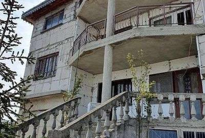 Casă cu 4 camere în Central - 1