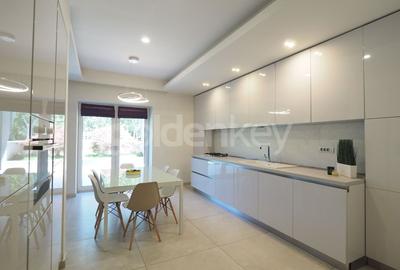 Apartament superb cu gradina | 2 garaje - 5