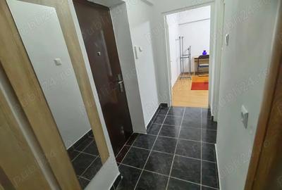 Proprietar, inchiriez garsoniera complet mobilata ?i utilata, bloc de apartamente