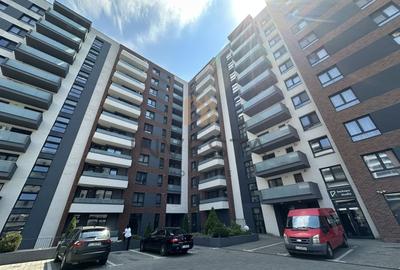 Apartament cu 3 camere semidecomandat în Între Lacuri
