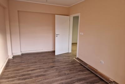 Husi-central, pret neg, apartament liber, 3 camere RENOVAT - 4