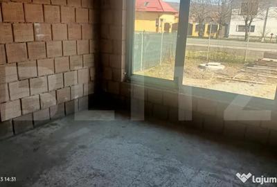 Casă cu 4 camere cu Teren 600 Mp în Dumbrăvioara - 1