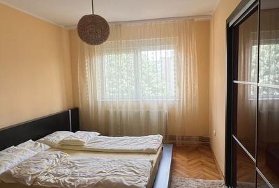 Apartament cu 3 camere decomandat în Intim - 4