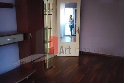 Vand apartament 2 camere tineretului