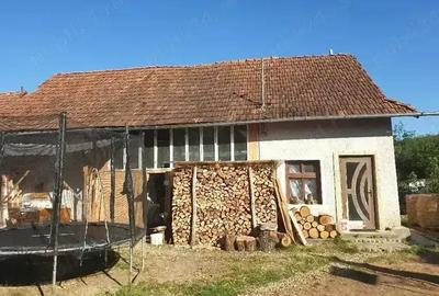 Casă cu 2 camere cu Teren 1400 Mp în Cuzăplac - 1